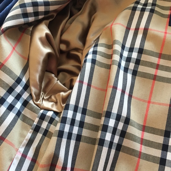 Burberry Trench Coat. Great condition - Picture 4 of 8